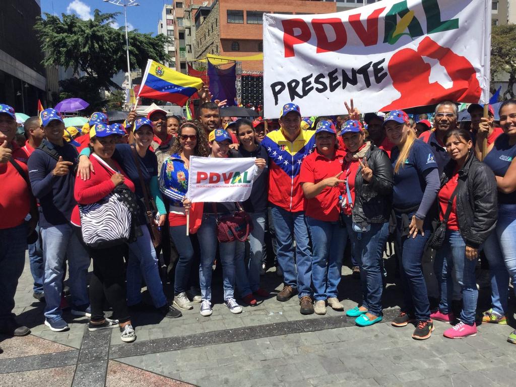 Con orgullo decimos que los trabajadores/as de la mano del Pdte <a href="/NicolasMaduro/">Nicolás Maduro</a> impulsamos un modelo social, eficiente y humanista que promueve la alimentación como un derecho y no como un producto mercantil. #JuntosTodoEsPosible