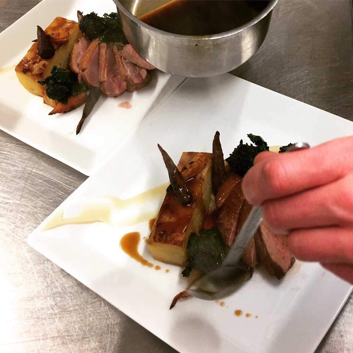 BlockleyCafe's tweet photo. Service please...saucing the Duck Main Course on our Friday Dinner😋 🍴🍷
#duckbreast #dauphinoisepotatoes #maincourse #fridaydinner #weeklychangingmenu #blockleycafe #blockleyvillagecafe #gloucestershire #cotswolds #foodies #foodporn #gloshour #artofplating #gastroart #chef https://t.co/62lESoroo0