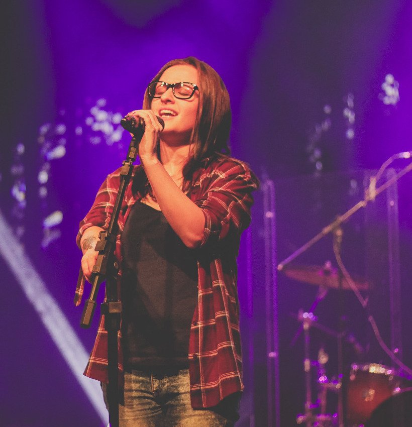 moryahrock's tweet photo. Um dia Deus olhou prá nós e pensou: Vou mandar esses loucos cantarem o Meu Amor.
E aqui estamos <3
📸Elton Andretta https://t.co/Lyj0TvqqGP
