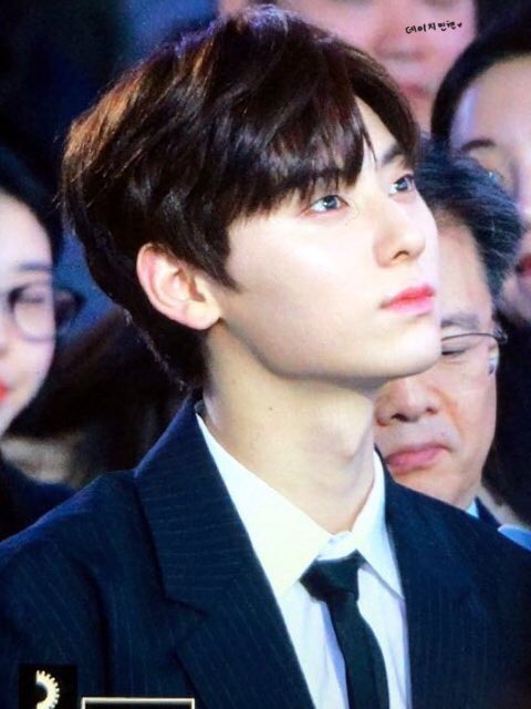 optimuszeze's tweet photo. 방금 온 열차가 죽전행이라 잠시 짜증났지만 민현이가 예쁘니까 괜찮아,,,,,, https://t.co/WLftc1CPdY