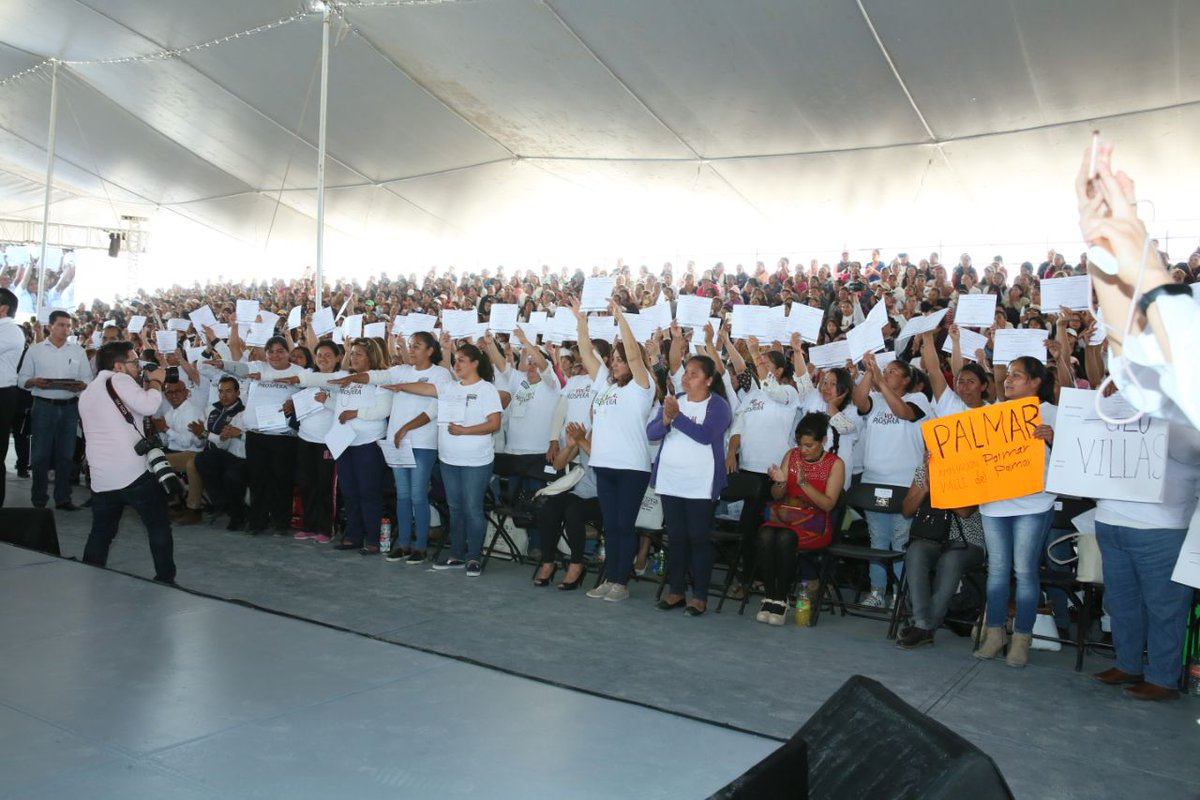 Prospera_MX's tweet photo. Se realizó la toma de protesta a Vocales #PROSPERA de #Pachuca #Hidalgo. Gracias a su esfuerzo y trabajo el Programa llega a todas las familias del estado. https://t.co/LroF6Eq9Sl