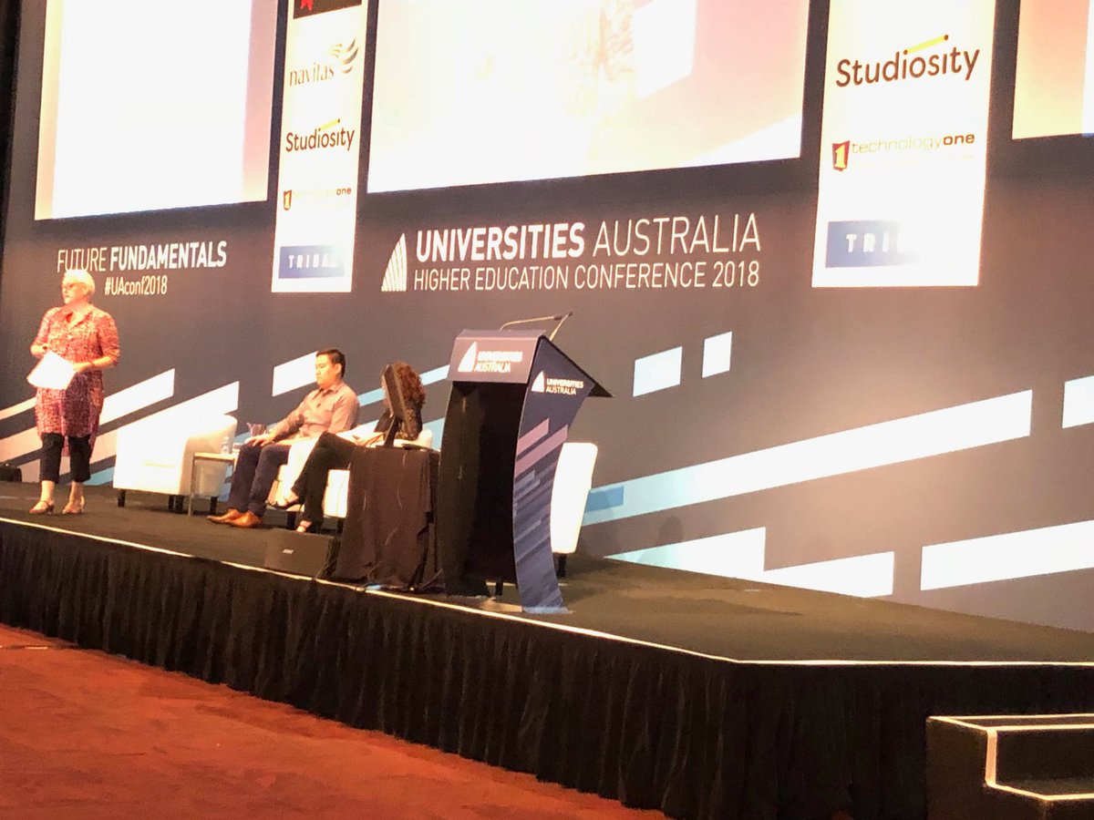 Excellent, diverse perspectives and potentials shared in a session on dispelling dystopia - understanding and living with AI and its impacts #UAconf2018