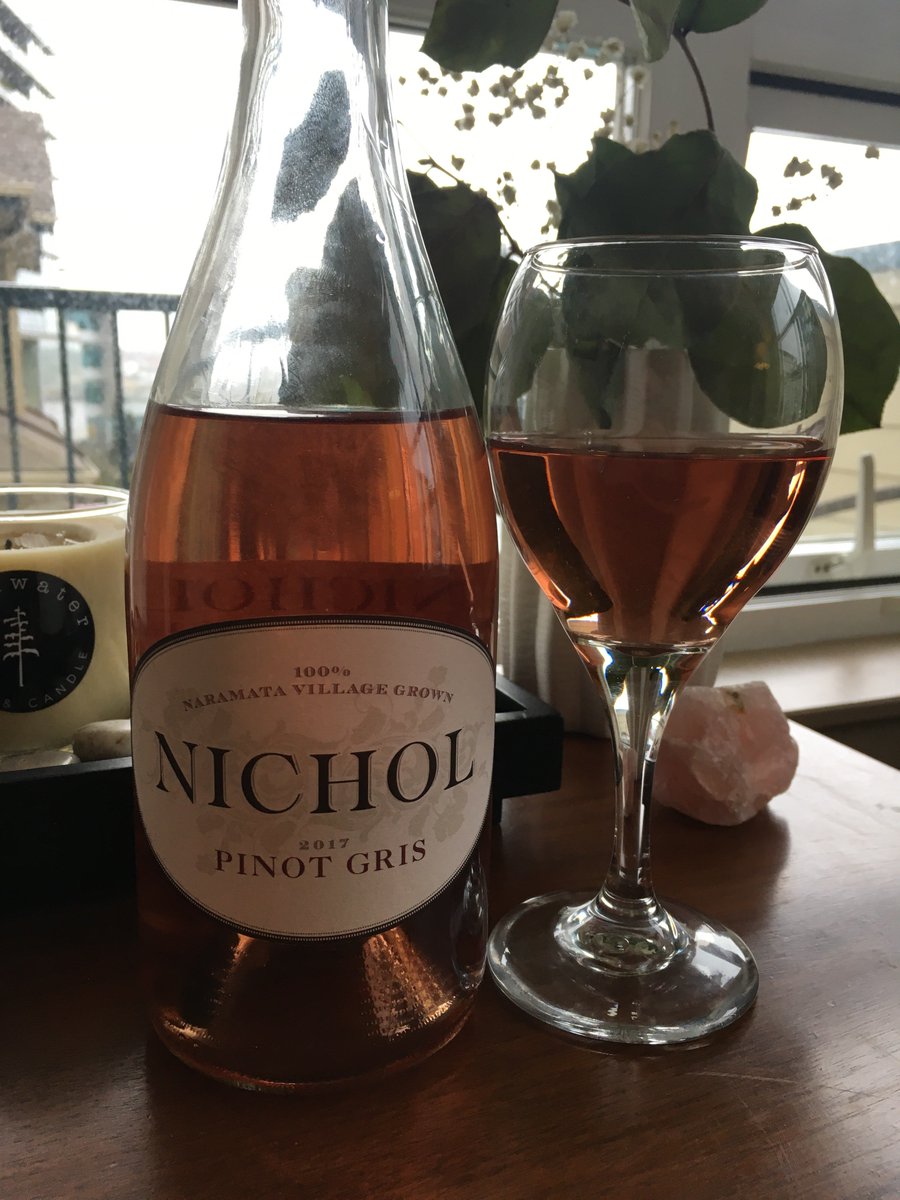 vineyardtoglass's tweet photo. Got myself a pre-release bottle of 2017 @nicholvineyard Pinot Gris... delicious as ever!
.
.
.
#yyjwine #bcwine #pinotgris #buybc #wine https://t.co/IDBcHfVTc7