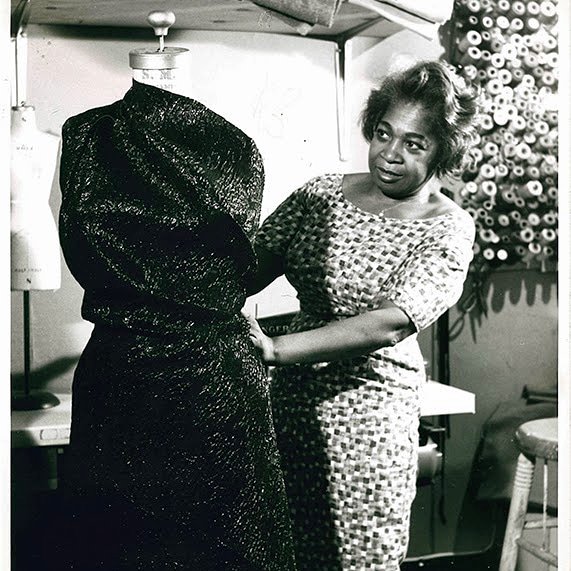 Gamechanger717's tweet image. Zelda Wynn Valdes
Born June 28, 1905
1st black designer &amp;amp; costumer to open own shop
1st black-owned business on Broadway in 1948
Worked her way to selling &amp;amp; making alterations, 
The shop's1st black sales clerk
#firstafricanamericanfashiondesigner #GAMECHANGIN #BLACKHISTORYMONTH