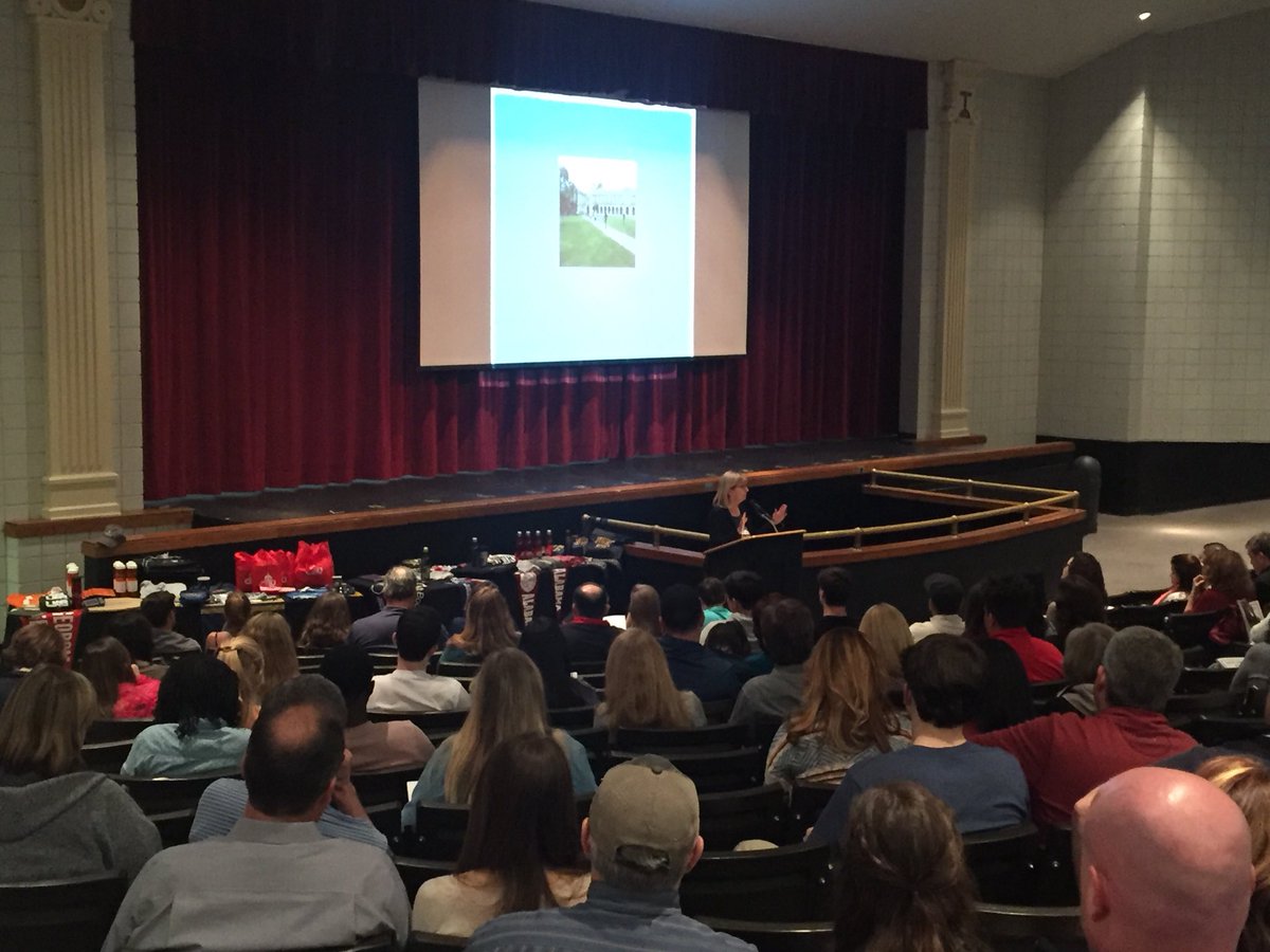 Packed house <a href="/houstonhighGMSD/">Houston High School</a> with Jrs &amp; parents eager to explore the college planning process with Andrea Little. Bonus: door prizes! #readygraduates