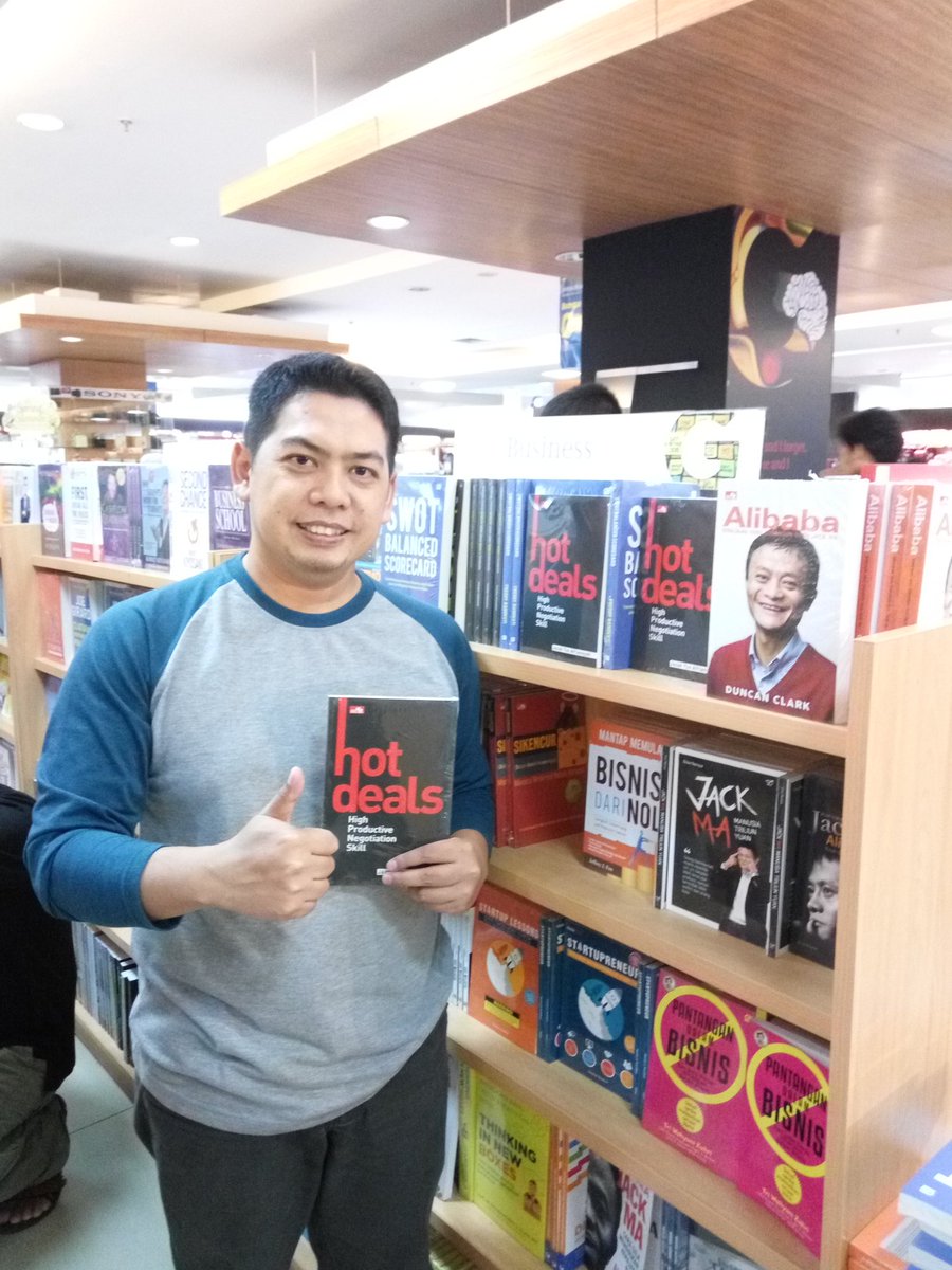 Daripada ribut di Sosmed melulu, lebih baik baca Buku, karena Selalu Ilmu didalam Buku adalah Hadiah yang paling Bermutu.

Yuk Baca Buku!

#bukubagus #negosiasi #negotiationskill #bukumulia #belibuku