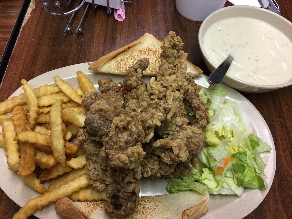 TobyTucker's tweet photo. Like my man @CoachCarthel says..if you can’t be a big time coach.... #BuddysDriveIn #BowlofGravy https://t.co/KWsXqVZZr1