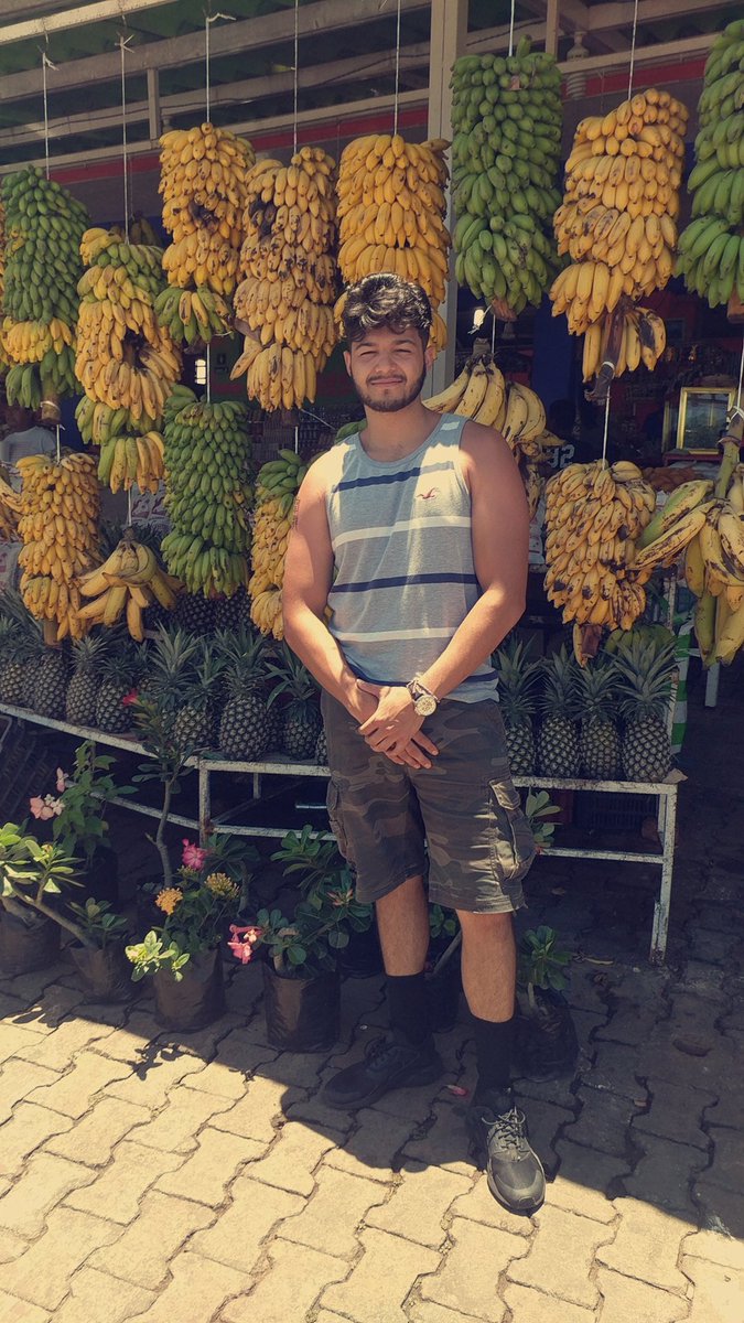 almighty_alan_'s tweet photo. Vendo plátanos 🍌 https://t.co/88V7VbgJor