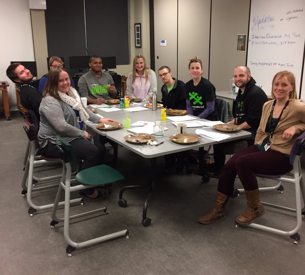 PthwysKingston's tweet photo. P2E x @BGCKingstonON. Working together to serve more youth @ Rideau Heights Community Centre! Stay tuned... #GraduationNation https://t.co/cz3w1FjLTa