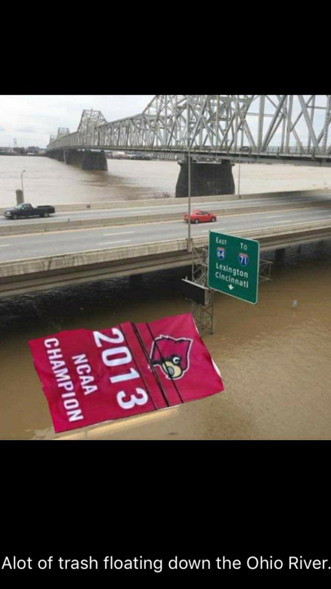 JHNNsports's tweet photo. Lots of trash floating down the Ohio River due to the #FloodOf2018 😂 #BBN #L1C6 🤷🏻‍♂️ #KSR https://t.co/g5ZzokGOVT