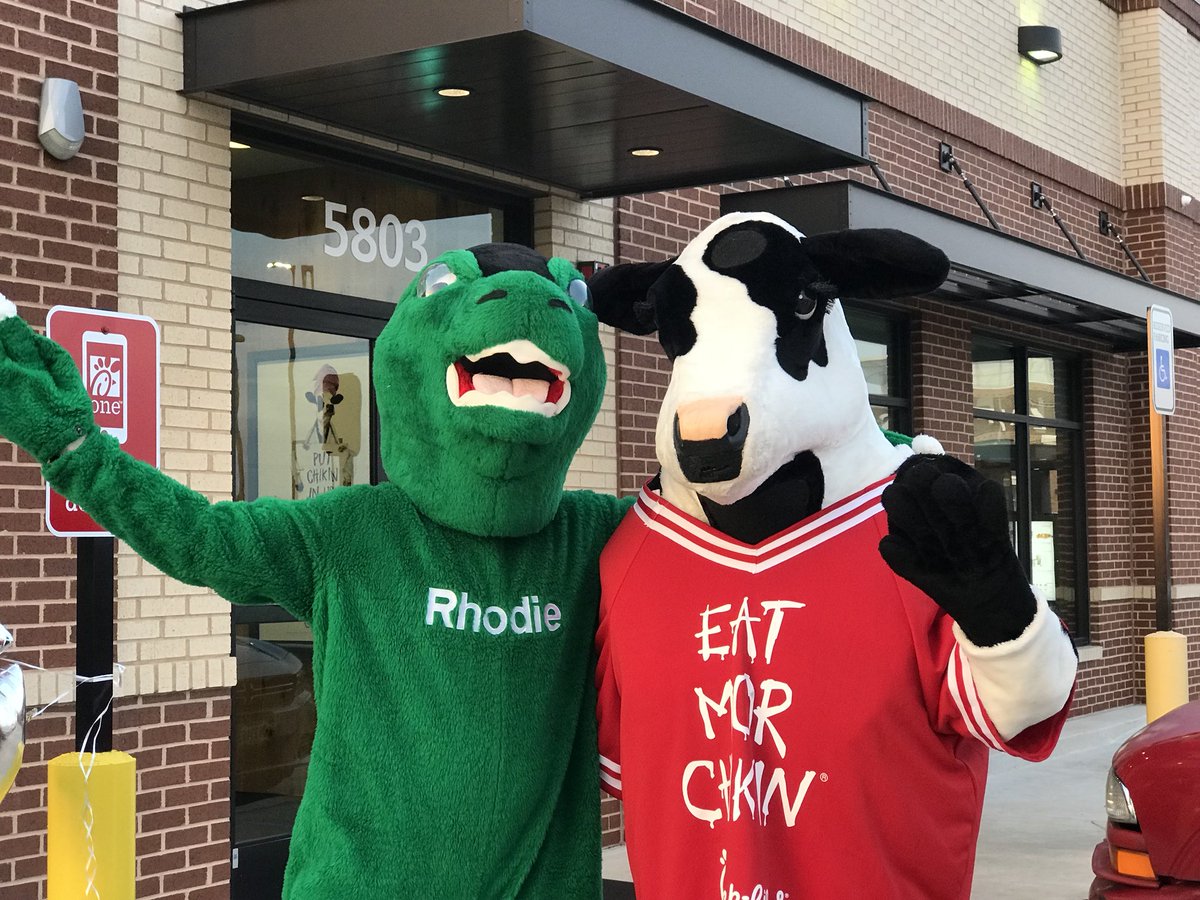 CFAHuebner's tweet photo. Rhodie the Raptor 🦖 and our Chick-fil-A Cow 🐮 making a special appearance at our store for Spirit Night!
•
#SpiritNight #CFAHuebner #ChickfilA #RhodesElementary #SanAntonio https://t.co/cRgb0Pov4Q
