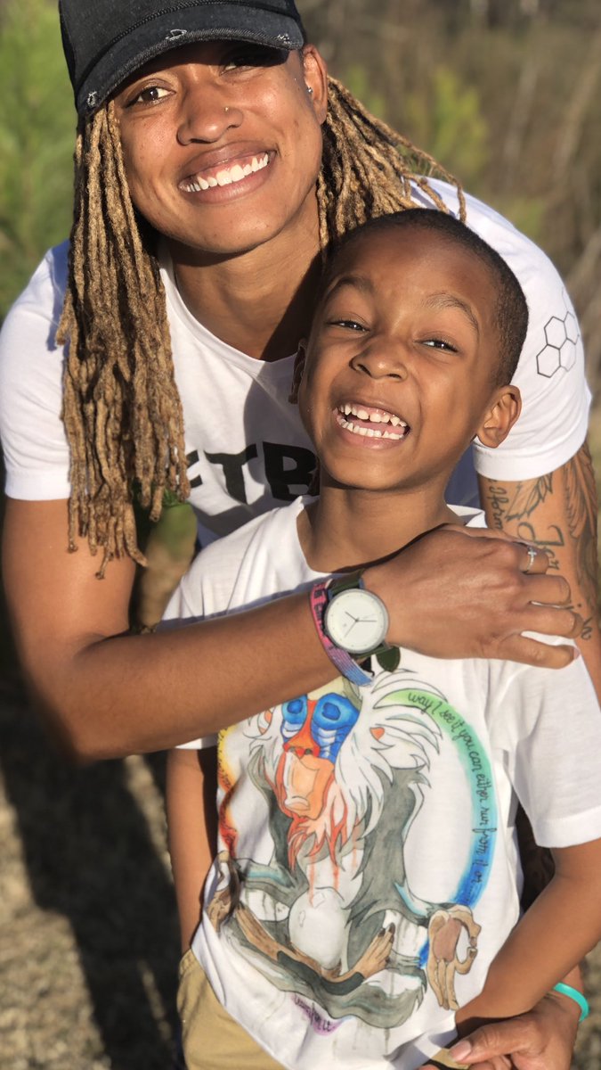 J_Mac1422's tweet image. It’s always the perfect “time” to show this kid some love. @unclejackwatches has launched in the U.S. Get yours using MCDONALD10 for 10% off. Jeremiah sporting his Rafiki kids tee from @ElectroThreads JESMAC14 for 20%off. #UncleJackWatches #OwnYourTime⌚️ #Electrothreads 🤙🏽