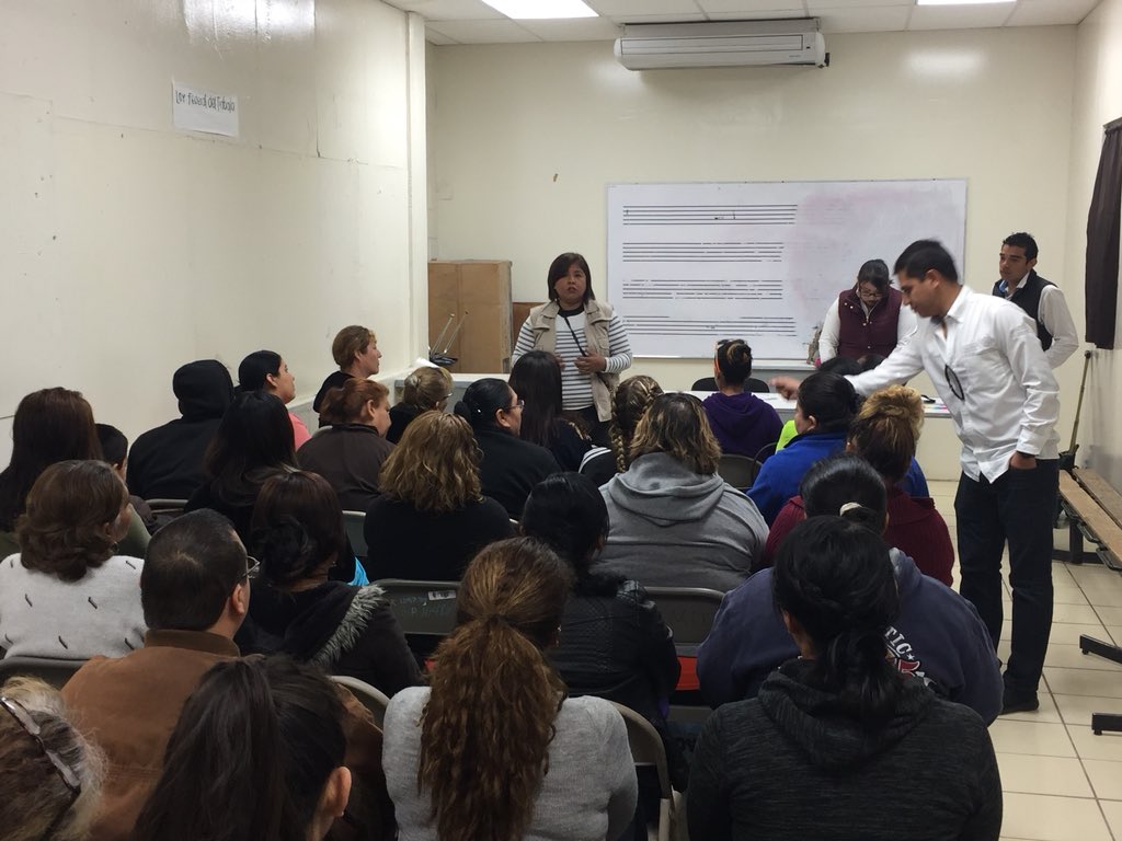 jaQii_PL's tweet photo. Se realizó la asamblea de apertura para un Comedor Comunitario en la colonia Revolución Mexicana.

#TeInvitoAComer #TeamChihuahua https://t.co/uo7JRb62aO