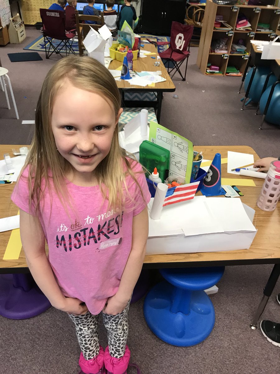 mrsscott1st's tweet image. Look at our White Houses that we made out of note cards and tape! #rooneyranch #jeffcogenerations
