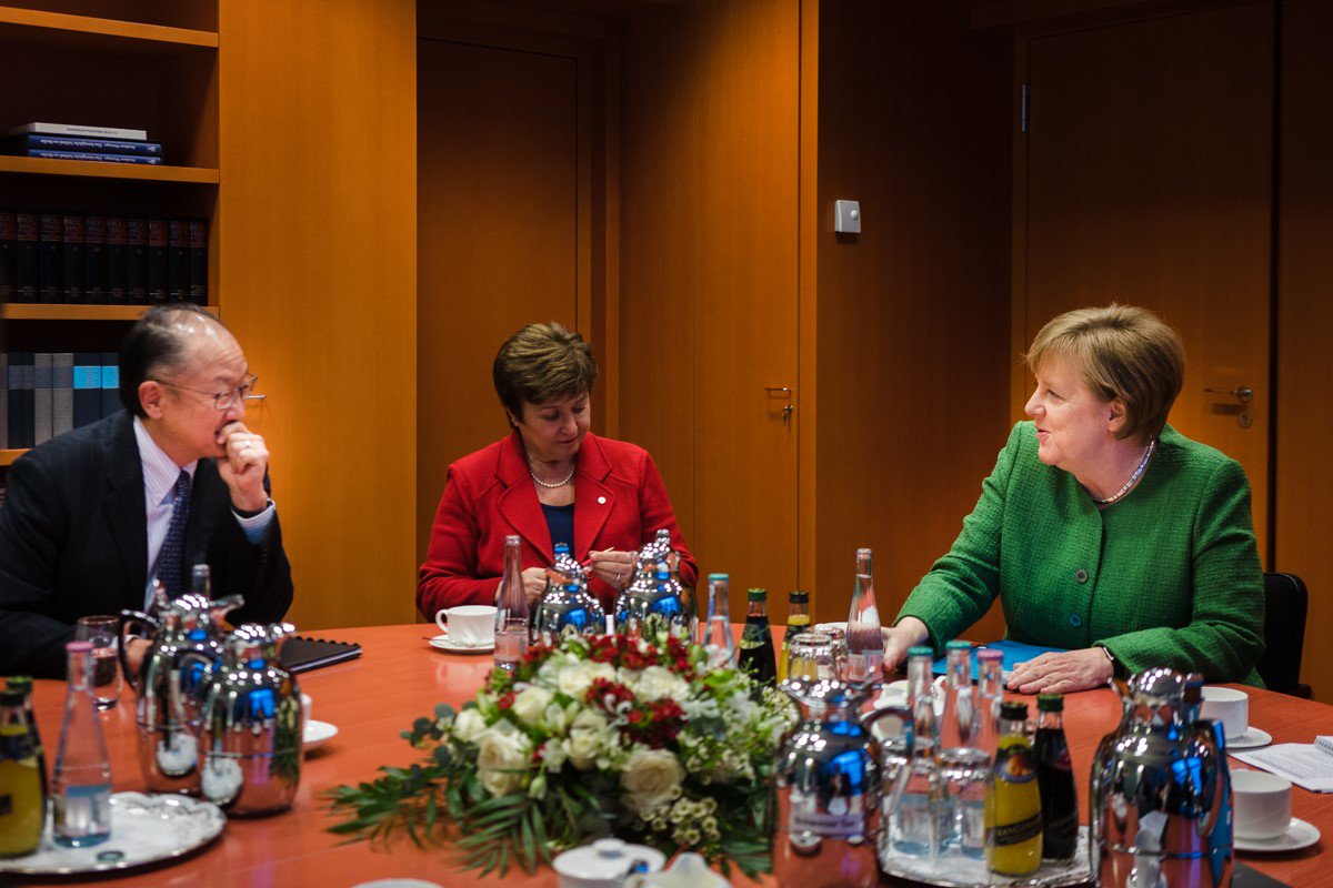 WorldBankGroup's tweet photo. RT @KGeorgieva It was an honor for @JimYongKim and I to meet with Chancellor Merkel and to discuss our shared priorities, including global health and engagement in #Africa. https://t.co/I3C9xAbduh
