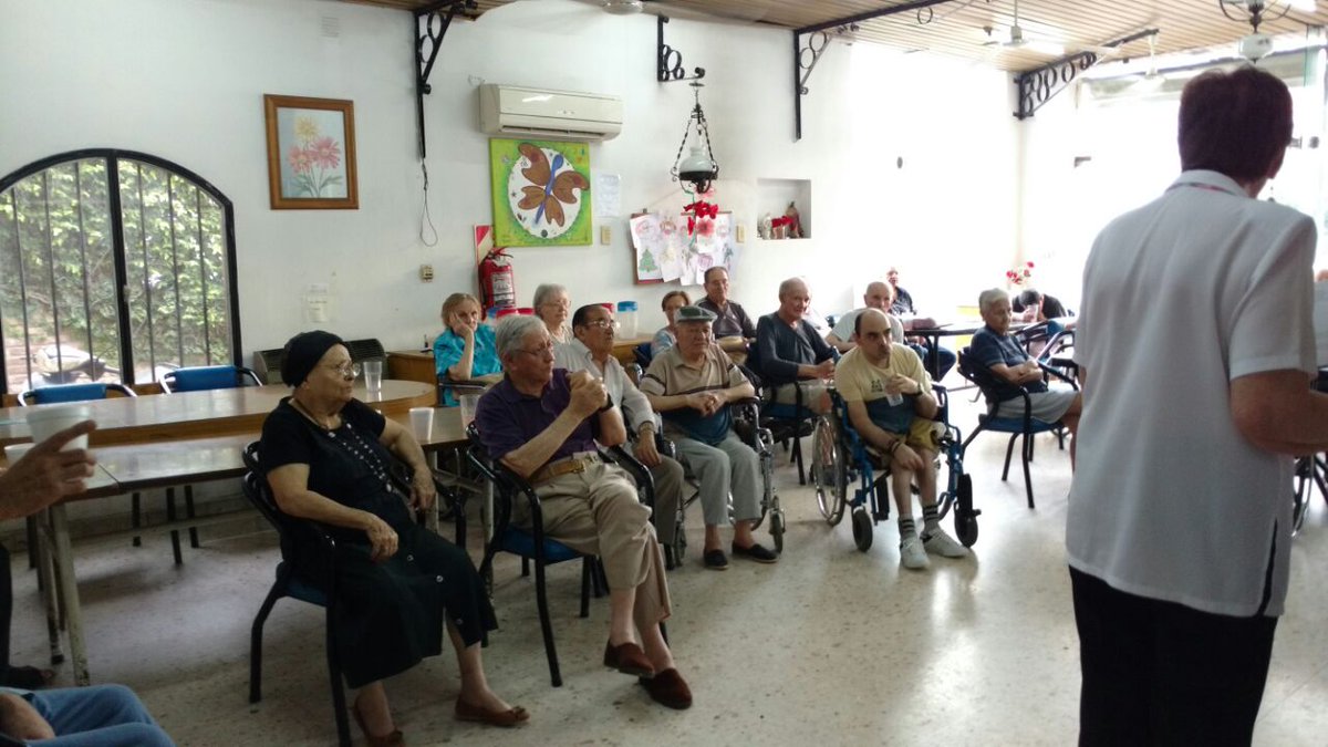 Seguimos visitando a nuestros abuelos; hoy charlamos sobre el comienzo de los talleres ! <a href="/PAMI_org_ar/">PAMI - INSSJP</a> <a href="/PabloVaroli/">Pablo Varoli 💙</a> @lasarteari