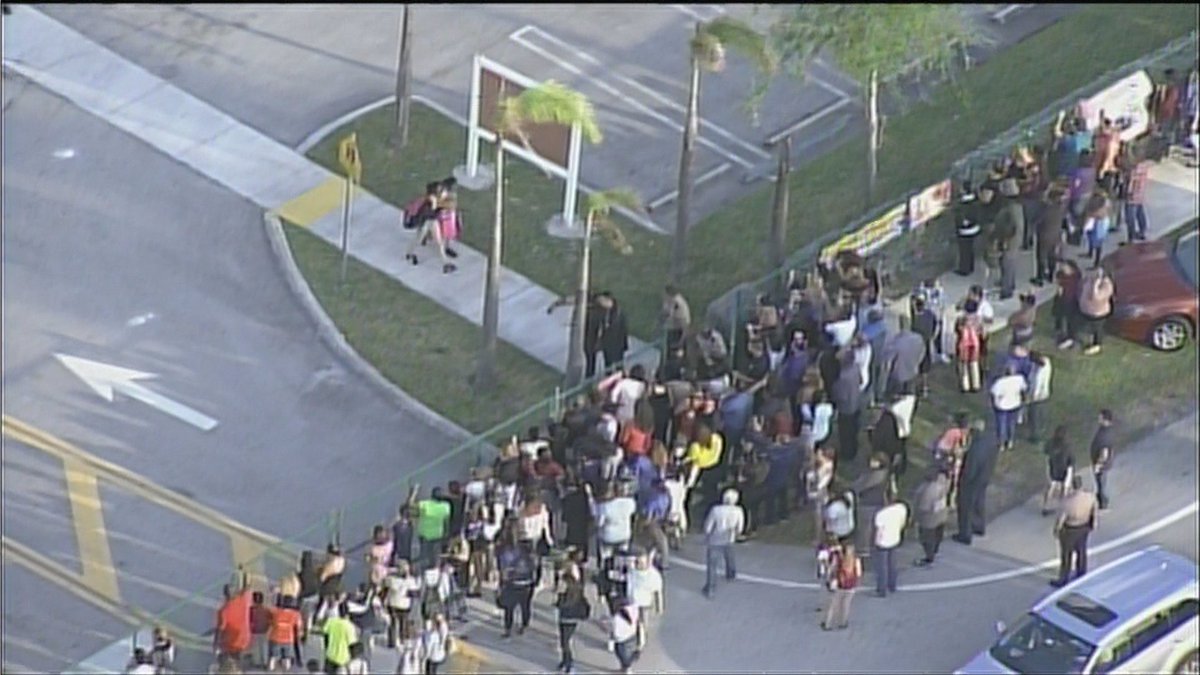 Southwest Miami-Dade charter school put on lockdown after threats  bit.ly/2CM3sWj https://t.co/0NChLlbmaz