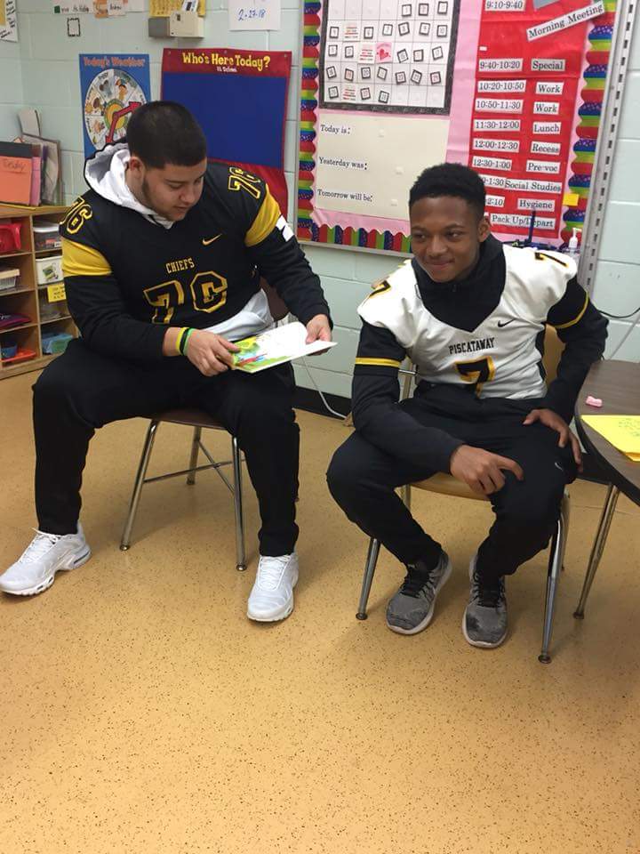 kevinmartell00's tweet photo. Read Across America! @jboogz15 @nasir_7era
#Pwayuknow #Pwayproud https://t.co/Om8p1nRHdj