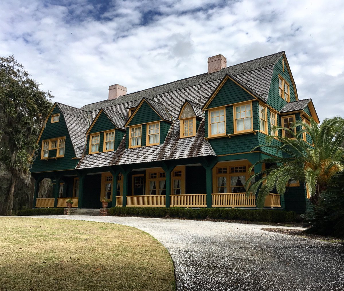 TouringCamper's tweet photo. While we still have not found any #islandtreasures here on @Jekyll_Island in the @Golden_Isles the tour of the #historic district today revealed how this #Island was treasured by some of the wealthiest families of the early 1900’s. We agree this is an awesome #winter getaway spot https://t.co/6HGTbyonvr