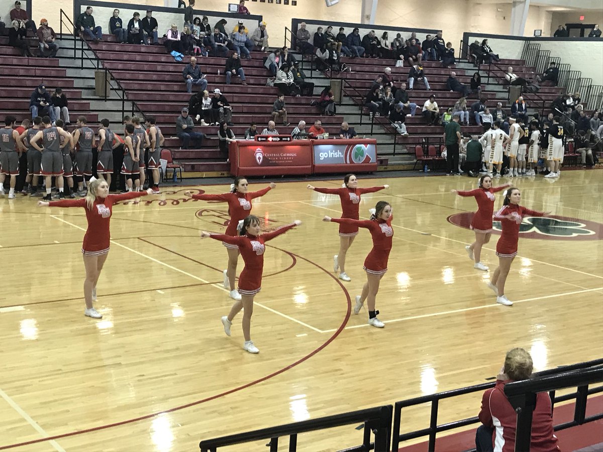 BGHSBobcatCheer's tweet photo. Congrats to @BGBoysBball on advancing in the tournament! Great win tonight! #Bobcatproud 🏀 https://t.co/laUh7QVqCv