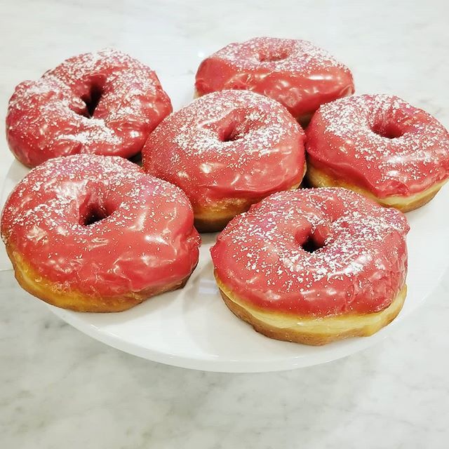 CaLiWo's tweet photo. #raspberry #rose #donut #donuts #raspberrydonuts #donut #🍩 #bestdonuts @deananddeluca #uniquedonuts #sweettreats #delicious #yeastdonuts #twitter #donutporn #donutlove #foodie #sdfoodie #nyceats #foodiegram #foodieheaven #foodporn #instadonut #… https://t.co/xvzPbUThdt https://t.co/s8XWgpldeU