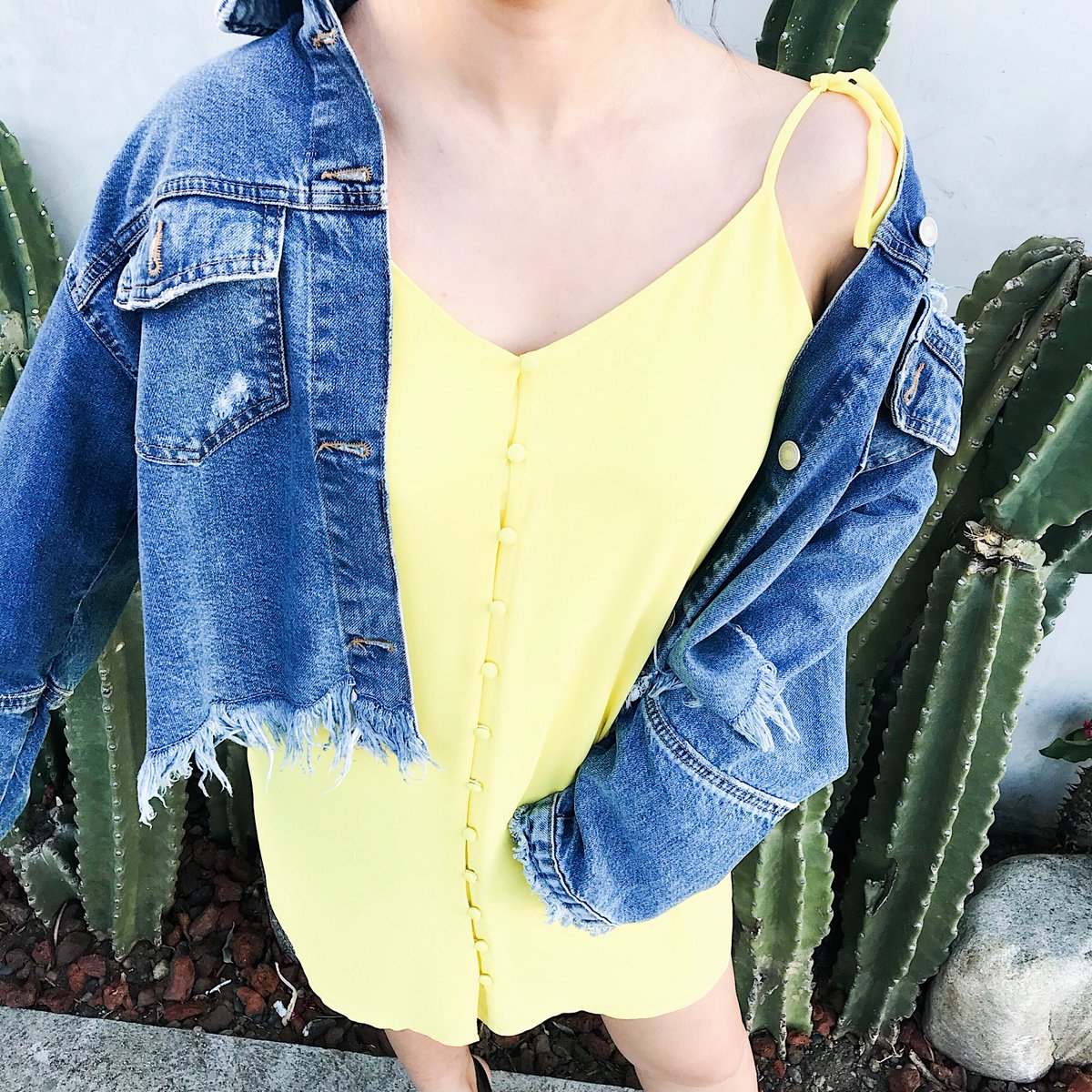 YELLOW is in season 💛
Go get yourself a Paulina button down dress-
Easy&amp;comfortable!

naked-zebra.com/collections/dr…

#nakedzebra #nakedzebrastyle #ootd #womensfashion #trendy