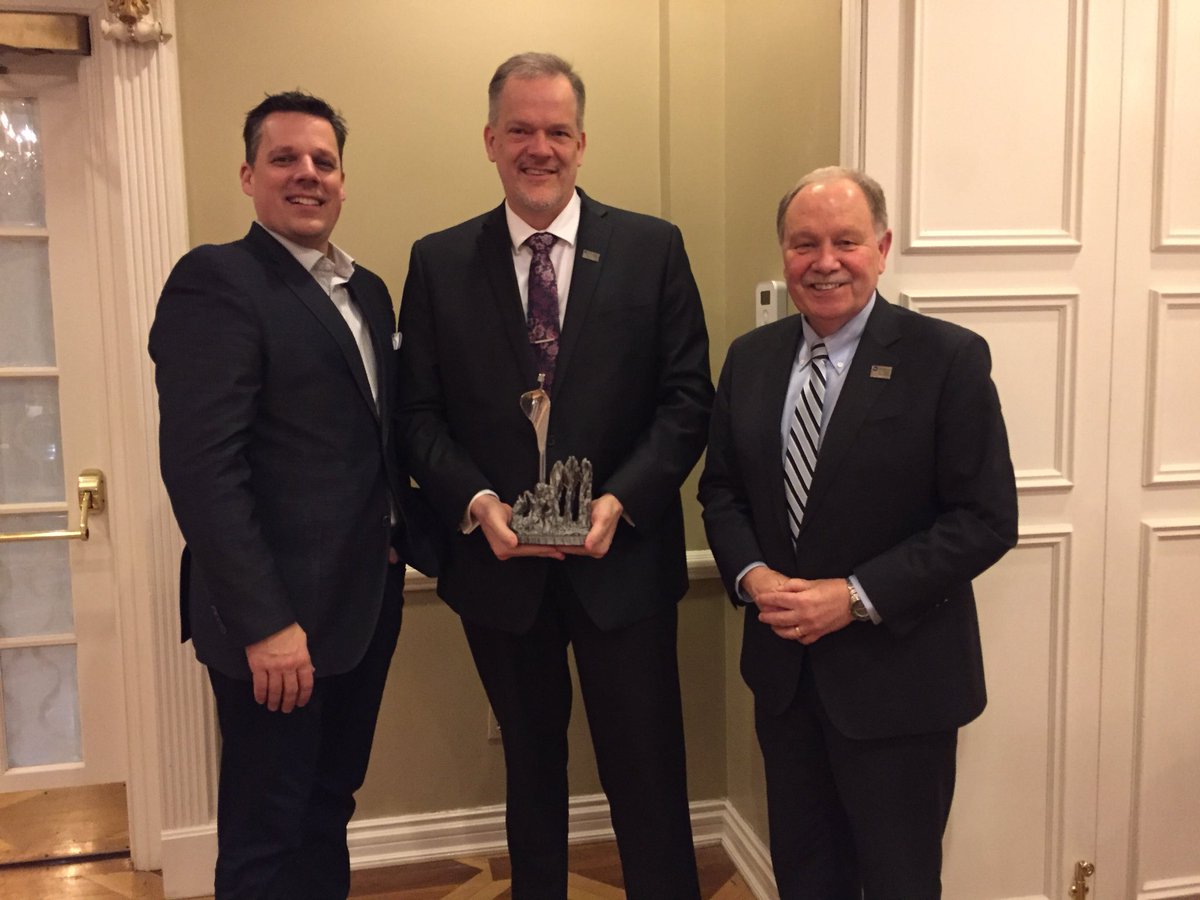 Congratulations to <a href="/CanadianFWI/">CFWI</a> Dean Craig Youdale @craigcfwi,recipient of the Celia Liu Award for Excellence in Hospitality at the Spirit if Niagara Awards.