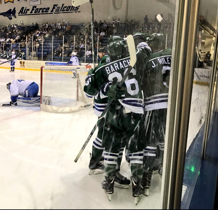 tylergtravis's tweet photo. Happy Birthday π to @HurstMensHockey @Derek_Barach #BirthdayWorkouts https://t.co/Psq98Kztm9