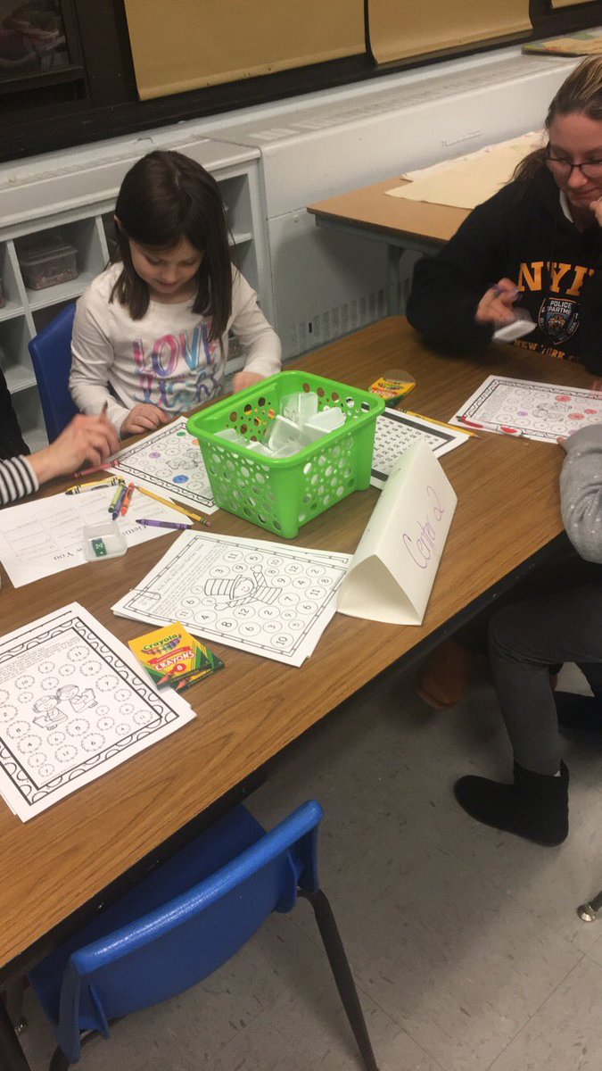 MissQuaglia's tweet image. First night of Family Math for 1st and 2nd graders was a success 👍🏼 Dr. Seuss themed math centers took place to help celebrate #ReadAcrossAmericaWeek  Students had a blast! Looking forward to next week #familymath #HazletProud