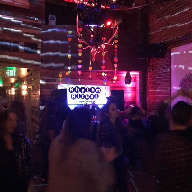 Continental_Bar's tweet photo. #RhythmRitual tonight with resident djs Arturo Garces, Eddie House and Soul Shadow in the mix! Music starts at 9pm, no cover! 21+ 🕺🏻💃🏻🥃🍸🍻 https://t.co/dKyCyiiNMJ