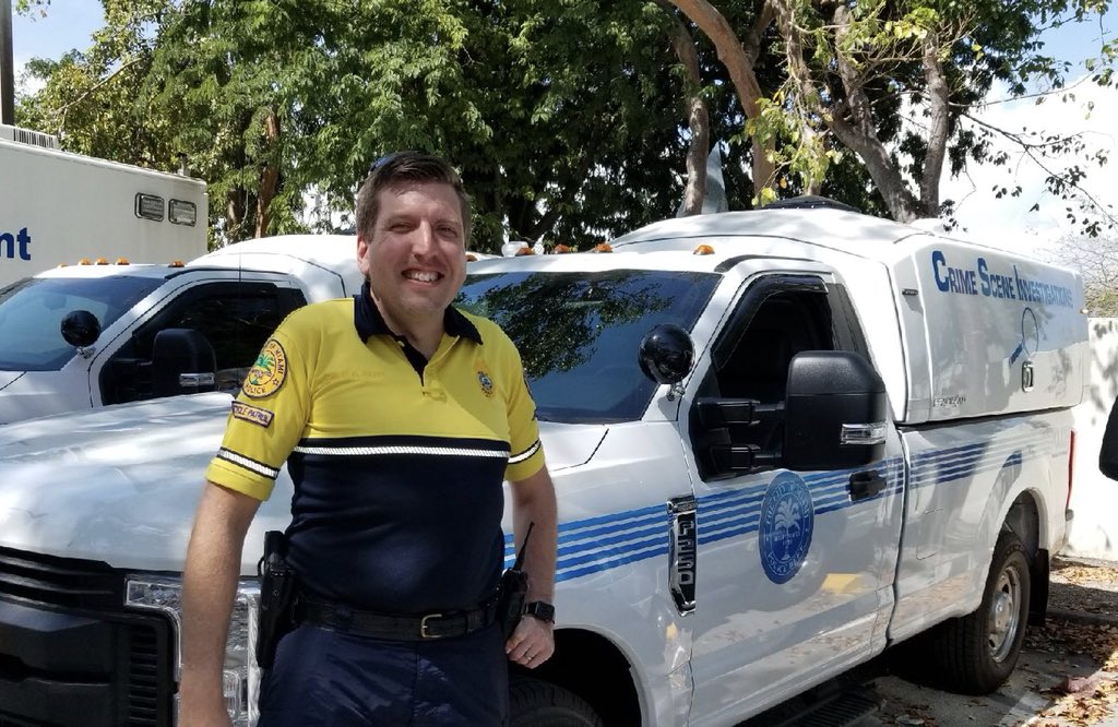 KERR_MPD's tweet photo. Am I the only one irrationally excited for the new CSI trucks? Maybe it’s just that new car smell. MPD Crime Scene Techs are the best in the world. #MiamiCSI #F250 #PrintHits https://t.co/RBab8cZP3F