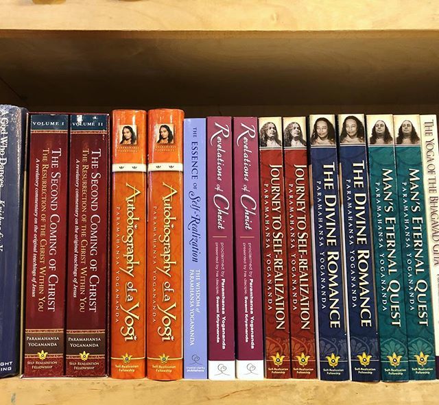 NamasteBookshop's tweet photo. What’s the last book you read? Share below ❤️ @crystaltable @namastebookshopbk
2 West 14th Street New York, New York 10011 (corner of 5th avenue) #namastebookshop #namaste #bookshop #healing #center #reiki #lapislazuli #quartztower #rituals #fullmoon #crystalhealing #rosequa… https://t.co/5Q8N7FKHxW