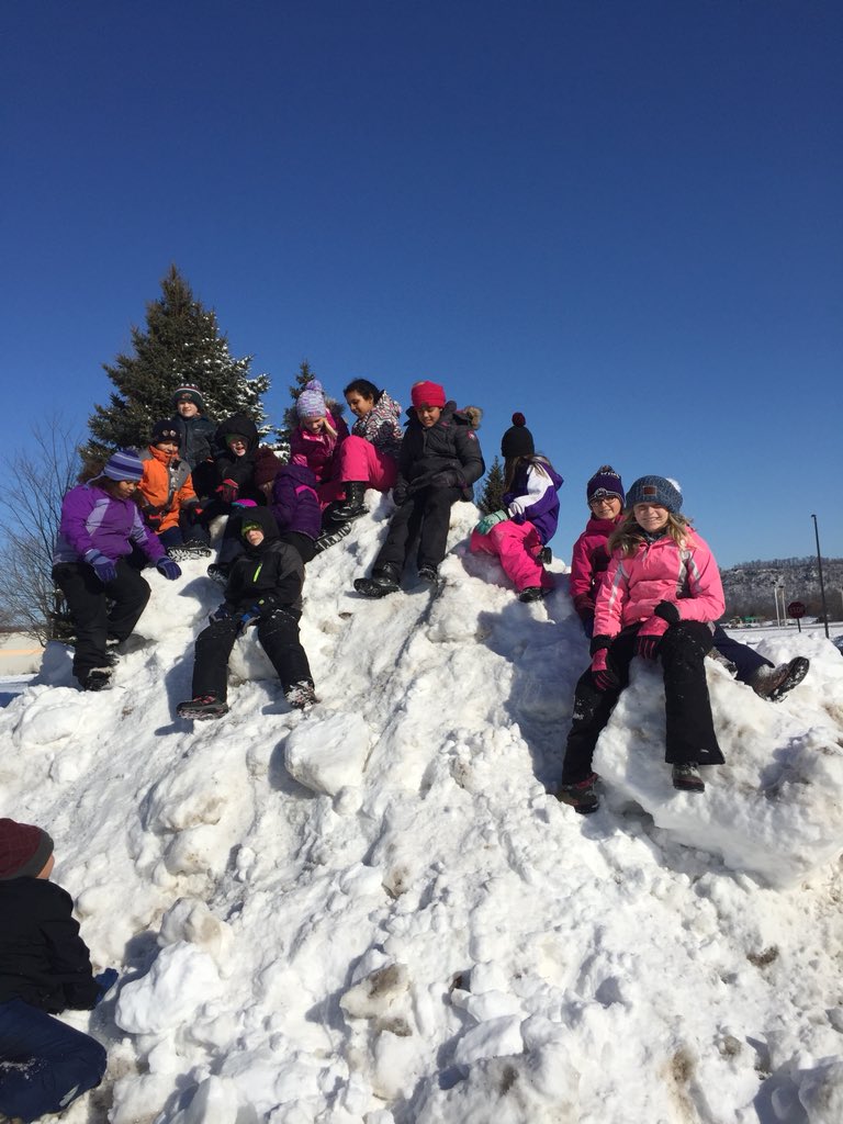 MollyZervas's tweet photo. #AwesomeBES snow fun earned with @APEXFUNRUN_Mpls https://t.co/7egYqqG6L4
