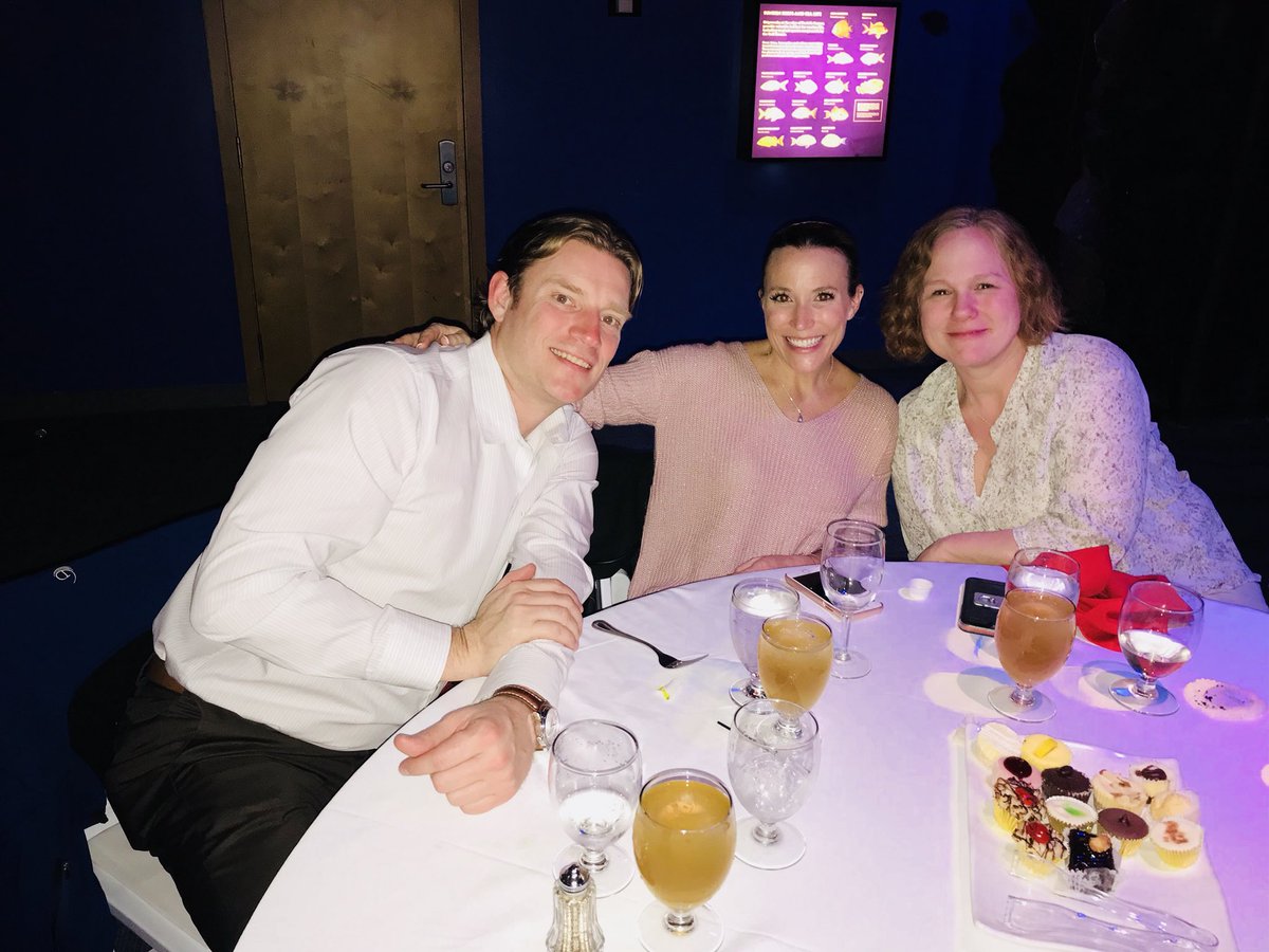 Sofiep80's tweet photo. Had a fantastic time eating dinner with the Sharks !!π¦ π Who else gets to have a whole aquarium to themselves?! Our diamond guests do!! π π#EventsOfALifetime #VBest #turtleselfie https://t.co/XgR3gOvN1G
