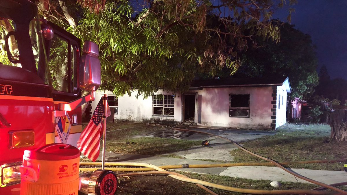 Teens set fire to abandoned home in Deerfield Beach, officials say bit.ly/2CqrASO https://t.co/Yp7J0dya9c