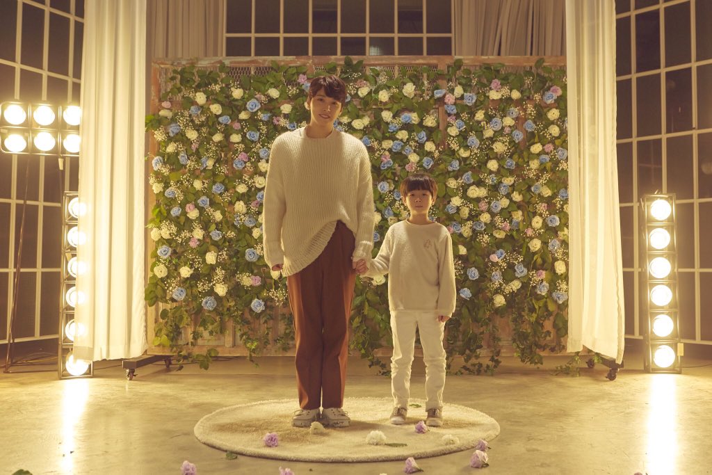 chayahyunx's tweet image. : พี่ ลูกคิดถึง~~
: คิดถึงเหมือนกันคับตัวเล็ก นี่พ่อซื้อหนังสือนิทานมาให้หนูด้วยนะ 😊
#kyumin