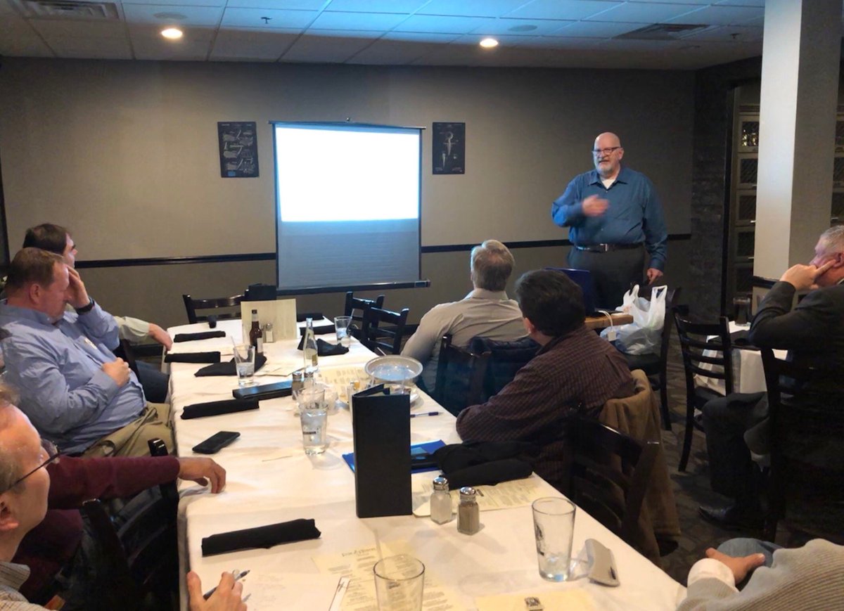 jromeh's tweet image. nice @omniuser crowd enjoys Erwin Earley on features new in PHP 7 #spaceshipoperator #newvenue #greatfood #bigbeerlist #wewillbeback (@ Fox &amp;amp; Turtle in Itasca, IL) swarmapp.com/c/6TxUxM2QCux
