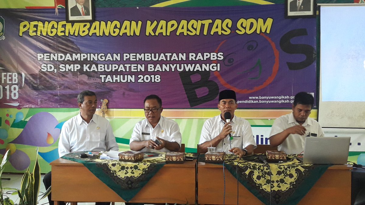 uptdblsari's tweet photo. Pengambangan kapasitas SDM.
Pendampingan pembuata RAPBS SD dan SMP kab Banyuwangi thn 2018 @AzwarAnas_A3  @sulihtiyono3 https://t.co/ayoXRiFkVa