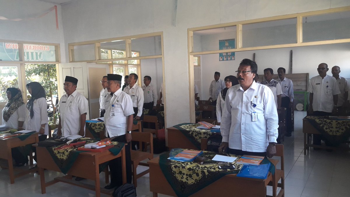 uptdblsari's tweet photo. Pengambangan kapasitas SDM.
Pendampingan pembuata RAPBS SD dan SMP kab Banyuwangi thn 2018 @AzwarAnas_A3  @sulihtiyono3 https://t.co/ayoXRiFkVa