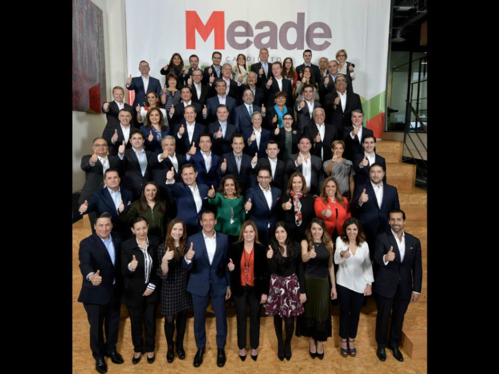 ChamucoPoblano's tweet photo. Meade presenta a su equipo de trabajo para la campaña https://t.co/tmxMQg9tn0 https://t.co/a16mUksPhW