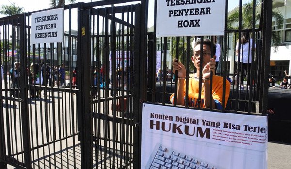 Fachri_zon's tweet photo. #PopulerB1 7: Polisi Harus Usut Pabrik Narasi Sindikat Penyebar Hoax Family MCA https://t.co/oyuavij0gC https://t.co/7UZ7cL8iqY
