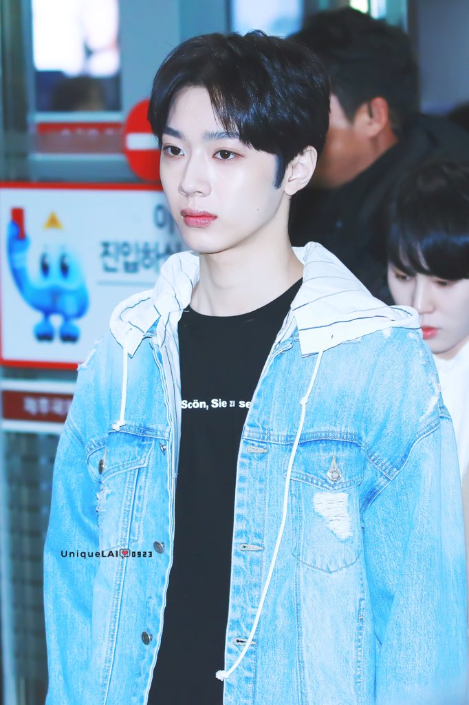 UniqueLAI_0923's tweet photo. 180225 
#라이관린 #워너원 #LaiKuanLin #赖冠霖 #WannaOne https://t.co/N2VjJiNkdz