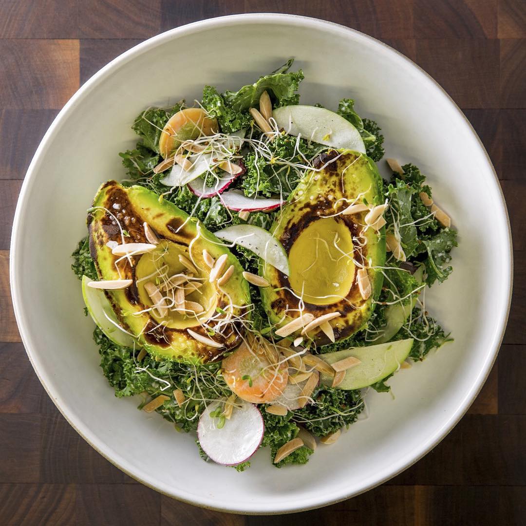 WellbeingCafes's tweet photo. Avocado salad with kale, charred avocado, apples, sprouts, almonds & lime-yogurt dressing 😍😍😍 Wanna try? #madenice #avocado #avocadolove #avocadotoast #salad #healthystart #eatclean #cleaneating #breakfastfood https://t.co/ozxgQkr8fg