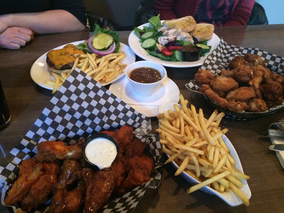 K_Grant18's tweet photo. Sometimes you just need to take time outside of work with your friends!!! #kinderteam #wings @smittyssteinbach #somuchfood #thanksladies @AmartinAngela #kteamrules https://t.co/cDFquUSdzI