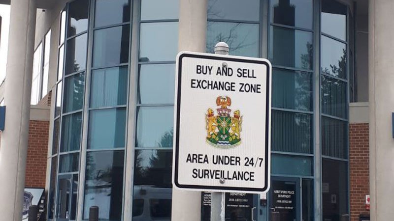 Abbotsford police create 'exchange zone' for safer Craigslist, Kijiji sales ctv.news/8m2ZAHL