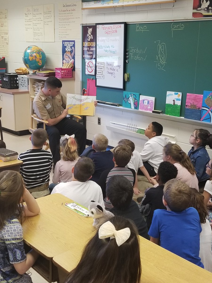 MissB105's tweet photo. We were so excited to have Airman Warren with us today! He read to the class and answered tons of questions about the Navy and about the USS Abraham Lincoln. #MilitaryAppreciation #ReadAcrossAmerica https://t.co/jT6UhWnUUw