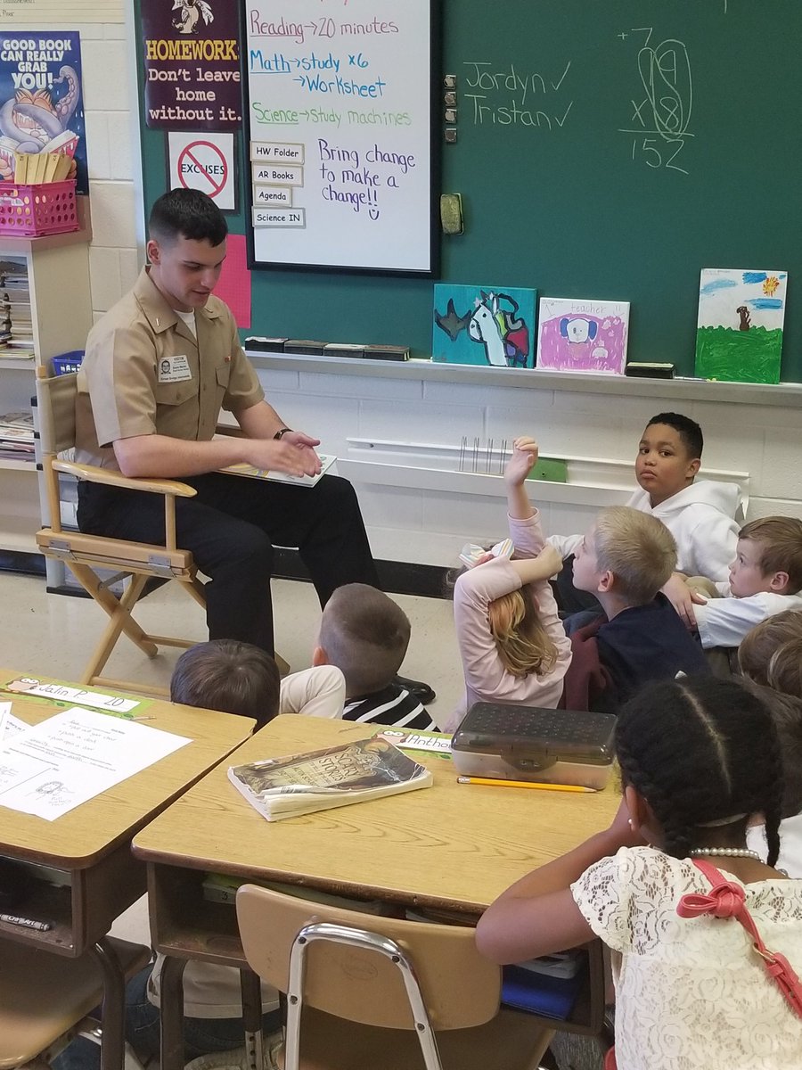 MissB105's tweet photo. We were so excited to have Airman Warren with us today! He read to the class and answered tons of questions about the Navy and about the USS Abraham Lincoln. #MilitaryAppreciation #ReadAcrossAmerica https://t.co/jT6UhWnUUw
