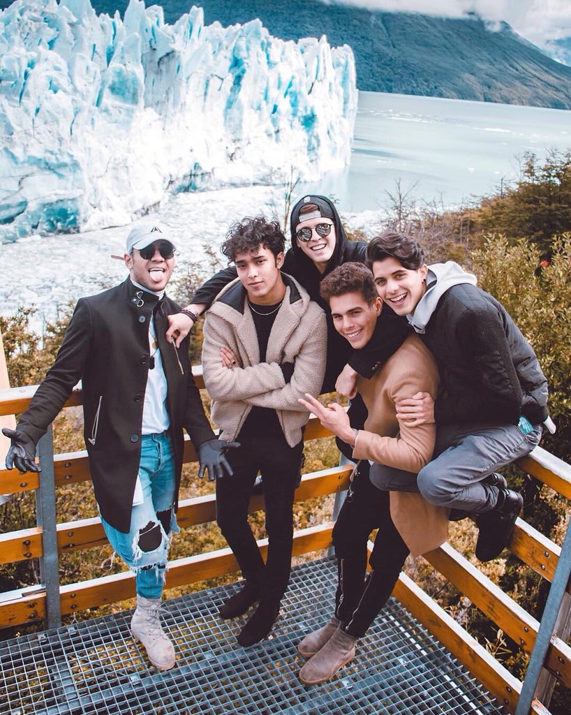 harryschin's tweet photo. because the canada fan club is working hard to get those boys in Canada ! 

CNCO COME TO CANADA
#ReggaetonLento #BestRemix #iHeartAwards https://t.co/ru9detShCS