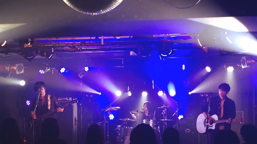 SONGORDERvoMAO's tweet photo. Zirco Tokyo Presents -Nobody's Perfect- Vol.7
今月最後の一本でした。
3人編成、Jukerの分まで吠えてきたよ。呼んでくれたZirco、一緒に音楽してくれた方々、本当にありがとう。
次はいよいよ、3月9日。
ラストのTHXSINGだ。
#UNIQUEPROJECT
#ユニプロ
#SONGORDER
#THXSING https://t.co/tqXHHRWQwh