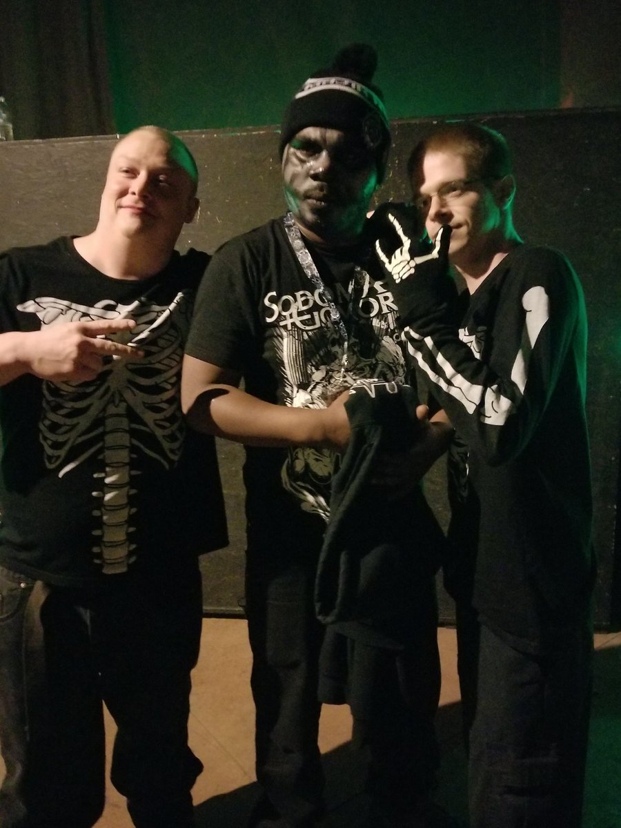 ShadowArmyghost's tweet photo. @groundzerorap couple pics from #kokomo #PathOfDestructionTour
With @lexthehexmaster
Some cool cats ,check em out https://t.co/6xVMucAf5r